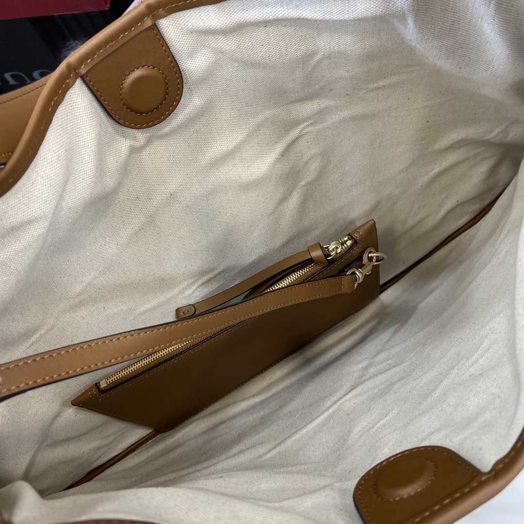 Gucci B Medium Shoulder Bag - EUR FASHION