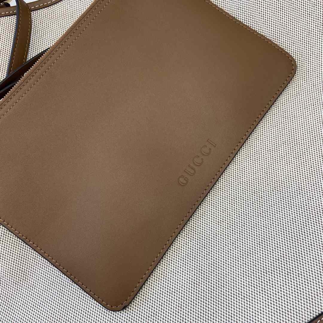 Gucci B Medium Shoulder Bag - EUR FASHION