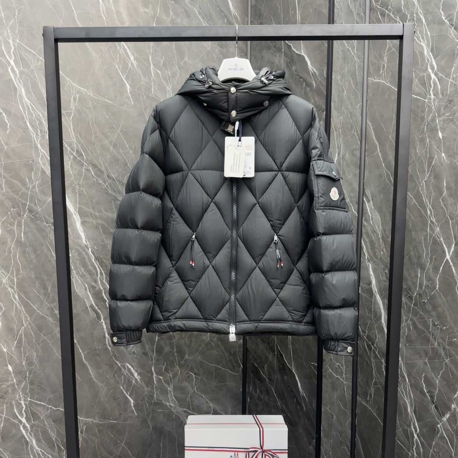 Moncler Averole Short Down Jacket - EUR FASHION