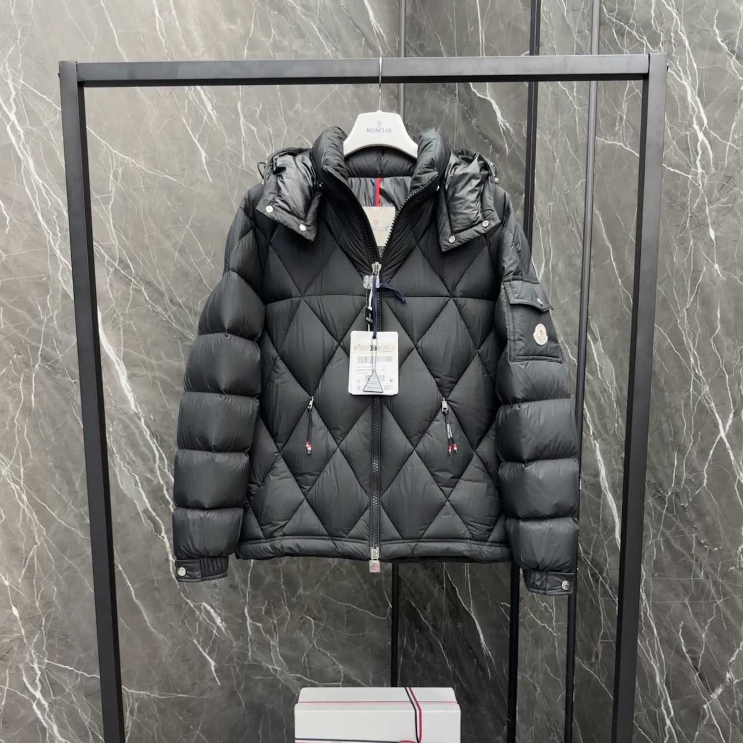 Moncler Averole Short Down Jacket - EUR FASHION