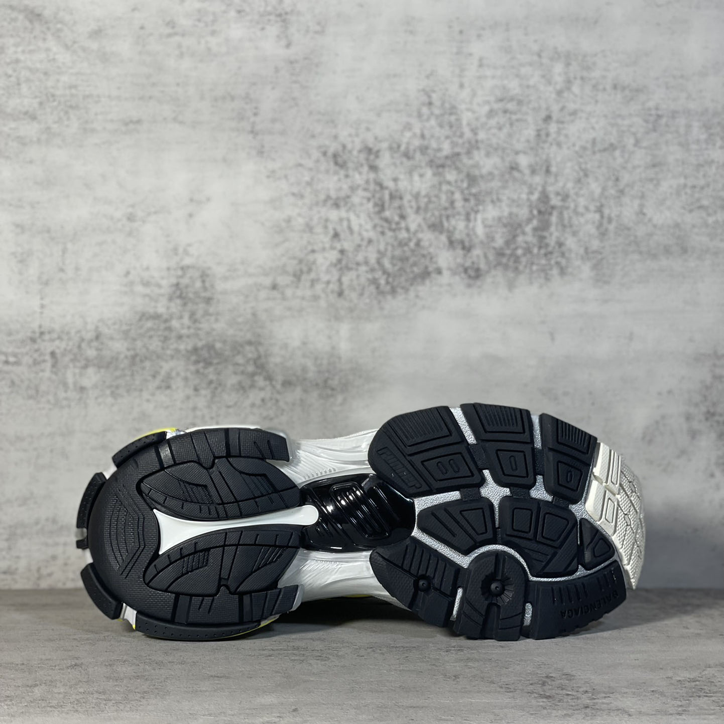 Balenciaga Runner 2.0 Sneaker In White, Yellow And Black Mesh And Polyurethane - EUR FASHION