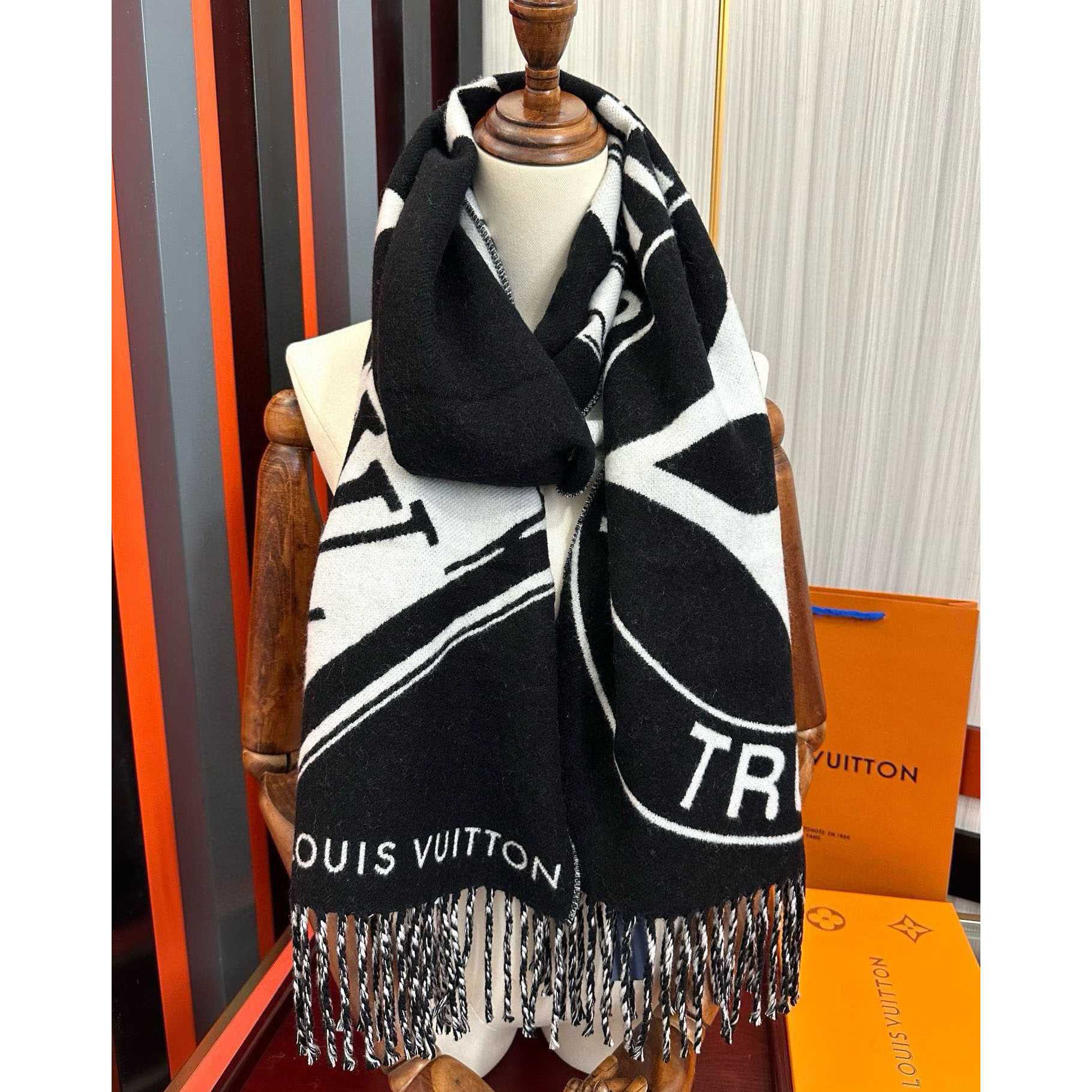 Louis Vuitton Lock And Keys Scarf  M92855 - EUR FASHION