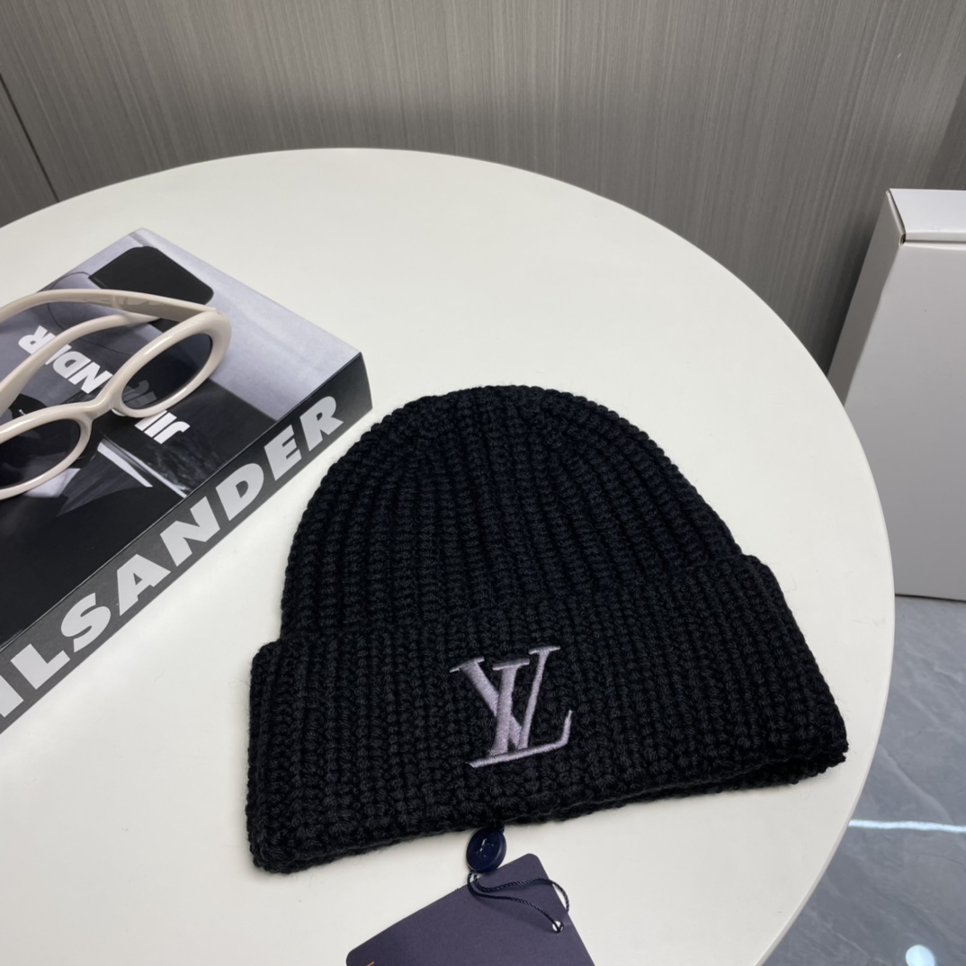 Louis Vuitton Beanie - EUR FASHION
