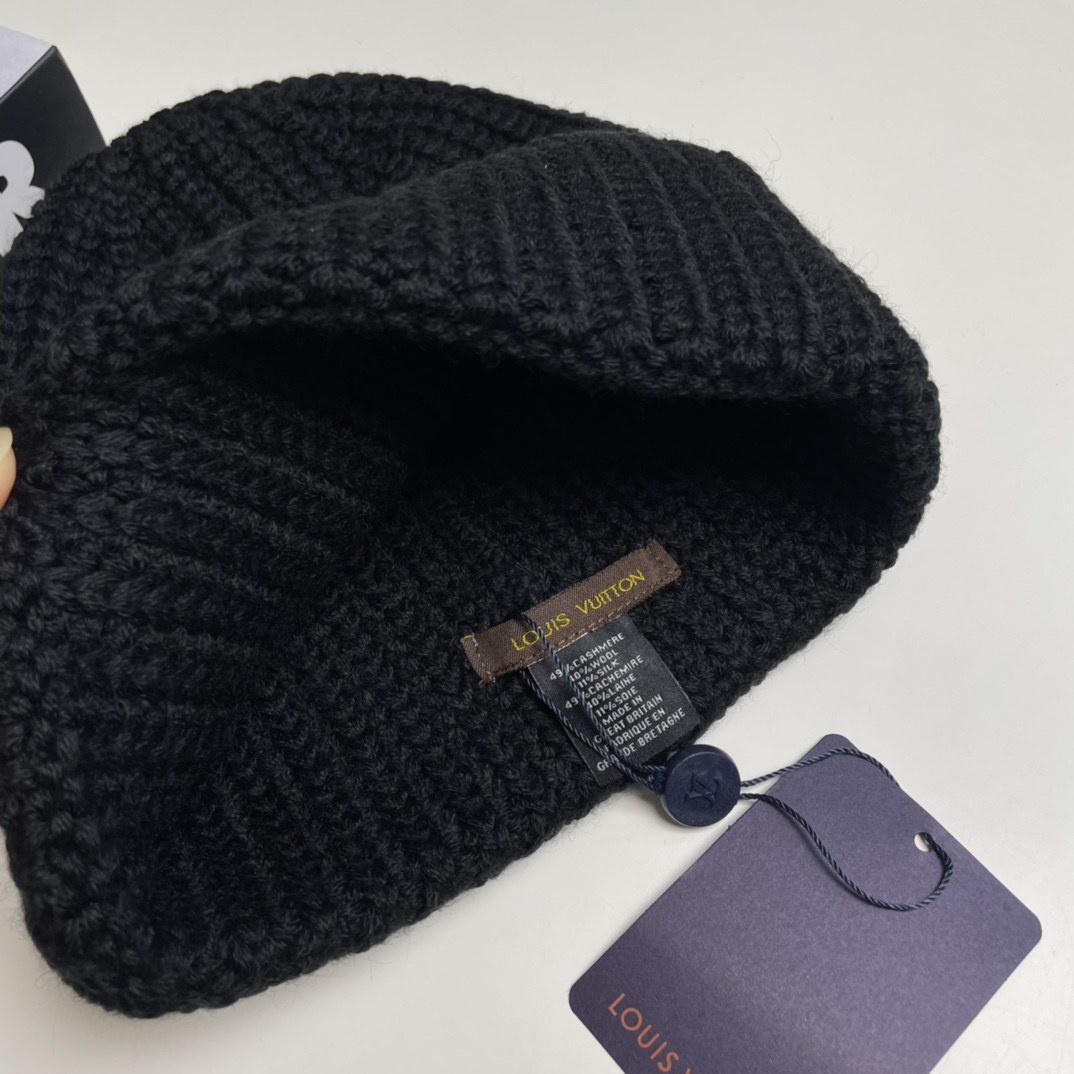 Louis Vuitton Beanie - EUR FASHION