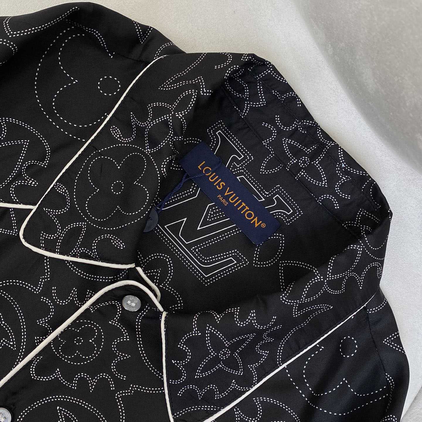 Louis Vuitton Printed Long-Sleeved Silk Pyjama Overshirt   - EUR FASHION