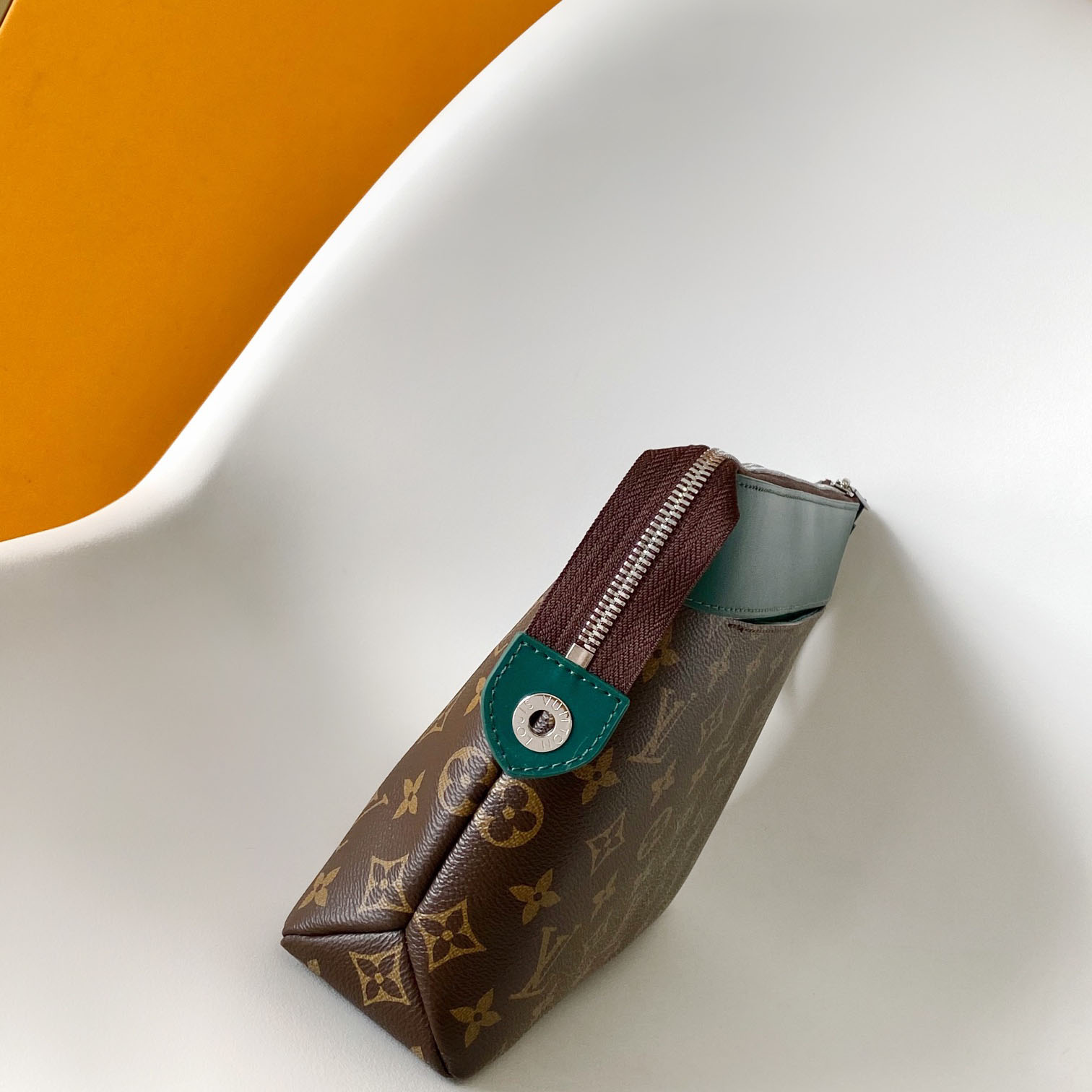 Louis Vuitton Pochette Voyage Souple    M13199 - EUR FASHION