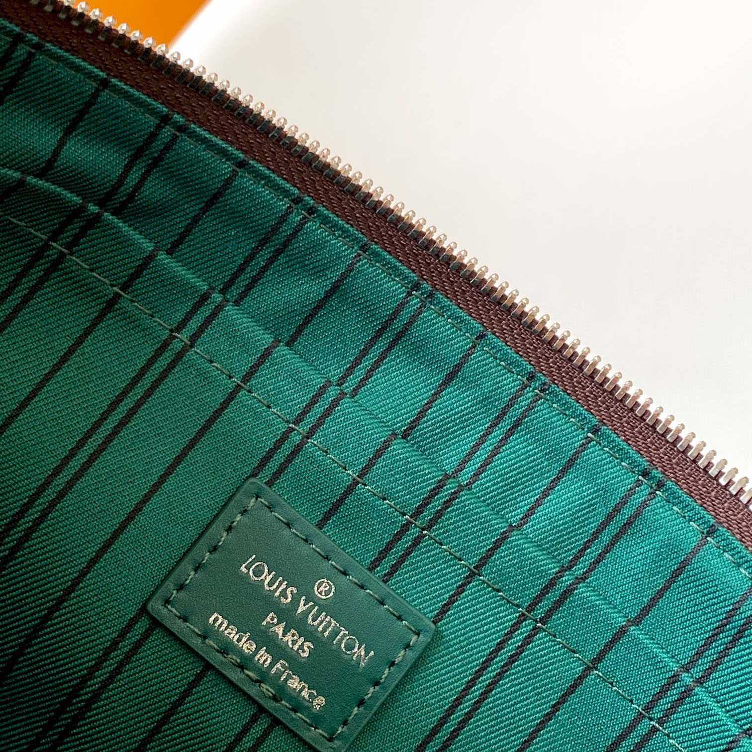 Louis Vuitton Pochette Voyage Souple    M13199 - EUR FASHION