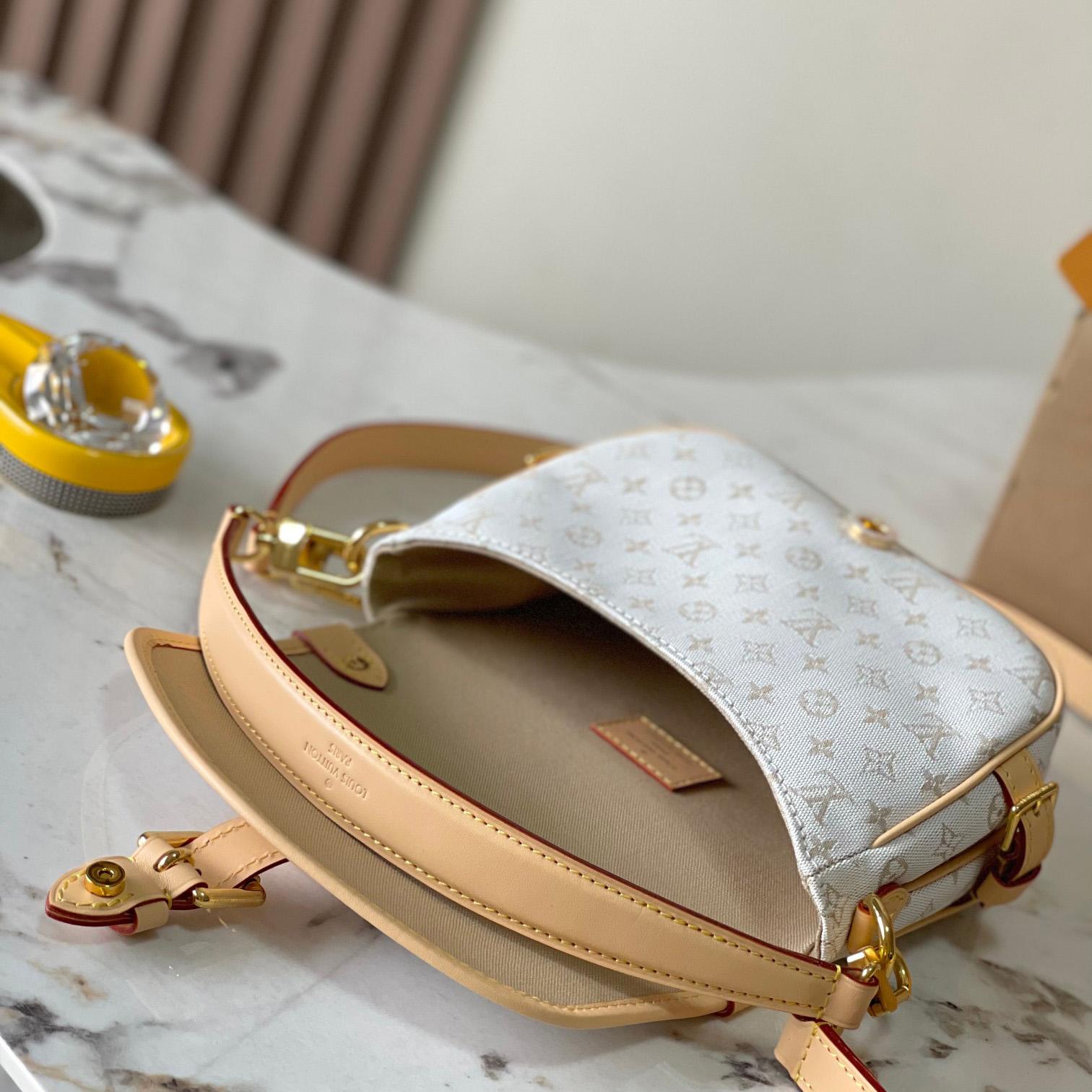 Louis Vuitton Saumur BB     M12327 - EUR FASHION