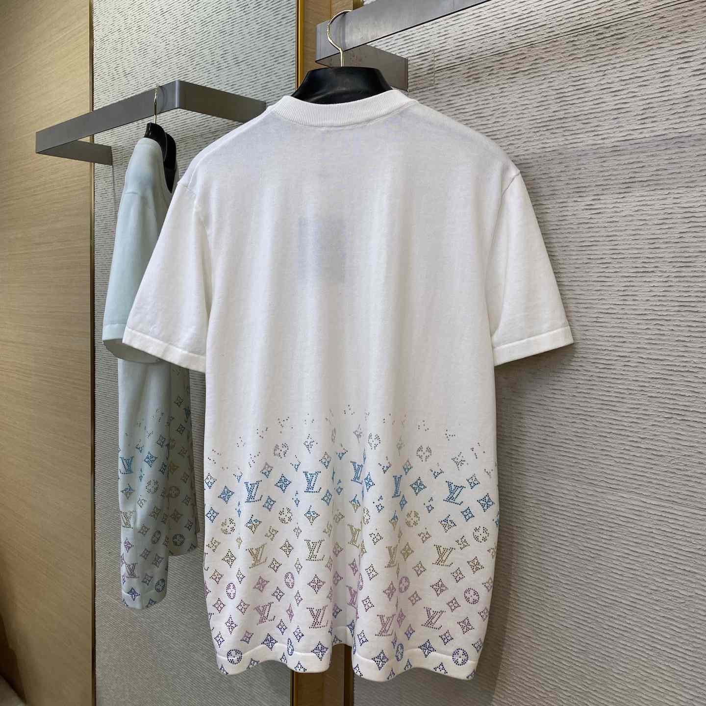 Louis Vuitton Monogram Gradient Embellished Short-Sleeved Crewneck  1AGTLD - EUR FASHION