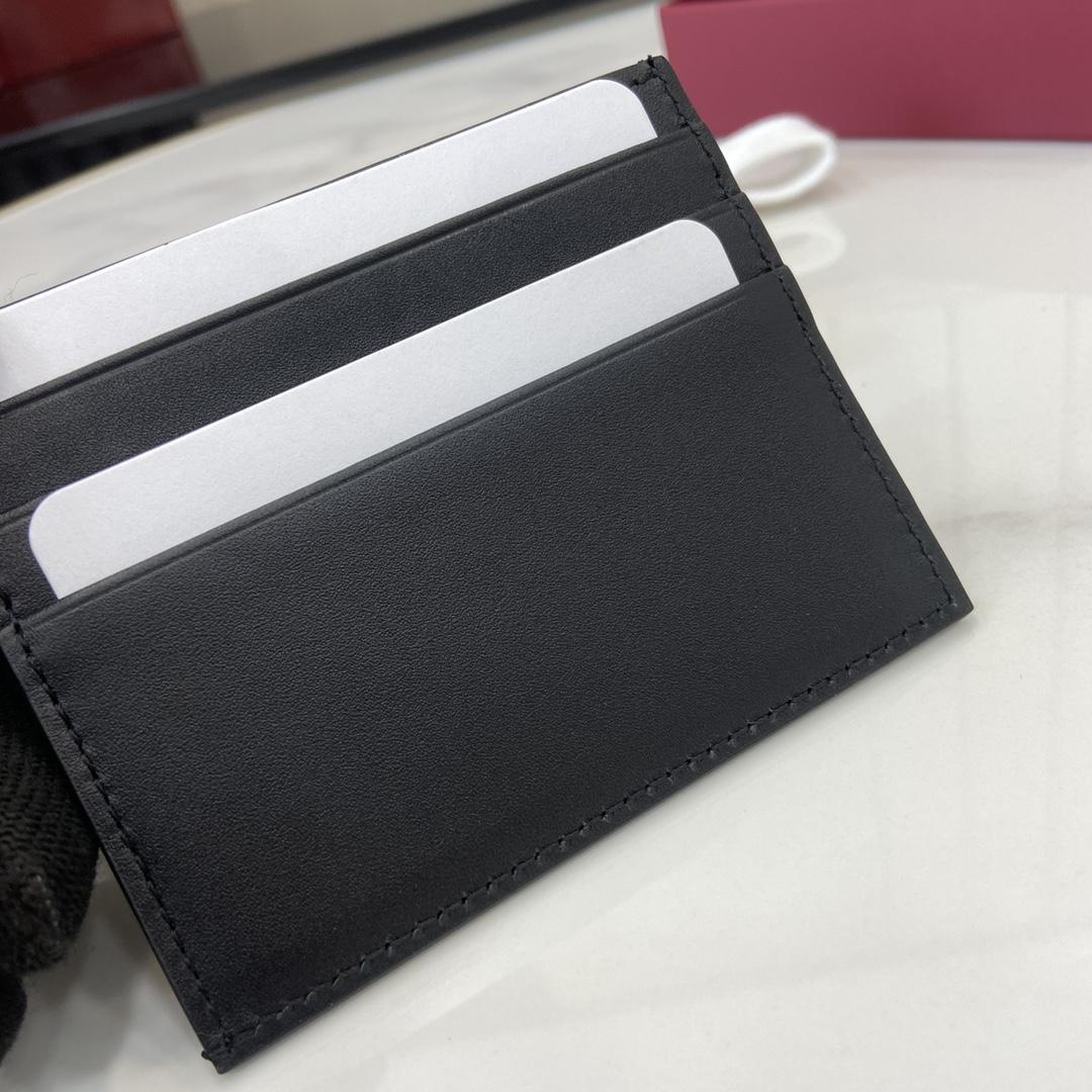 Gucci GG Emblem Embossed Card Case - EUR FASHION