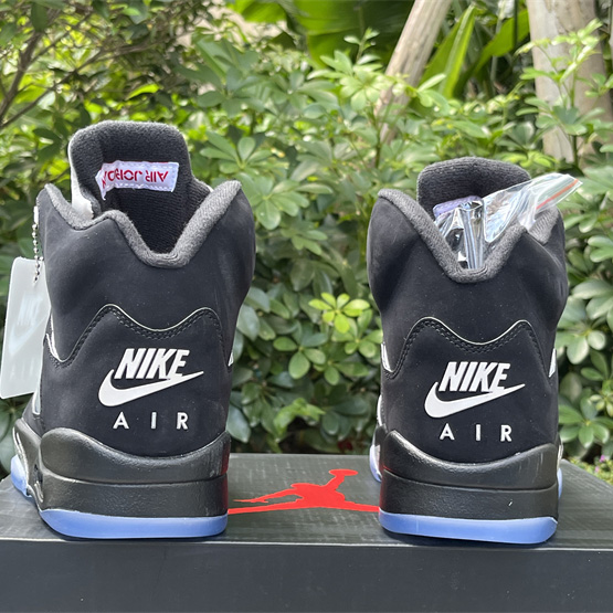 Air Jordan 5 “Black Metallic Reimagined” Sneakers     HF3975-001  - EUR FASHION