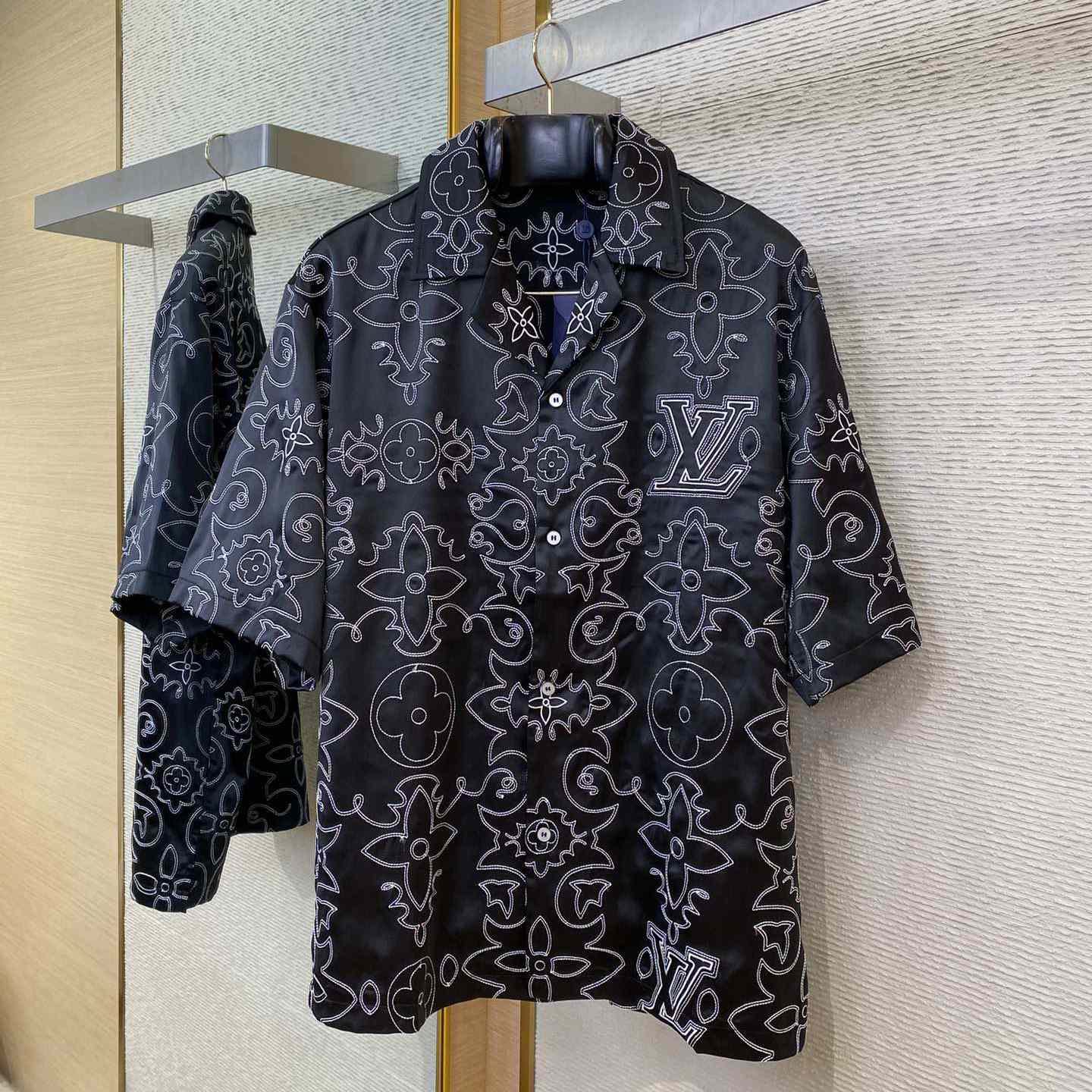 Louis Vuitton Printed Short-Sleeved Silk Shirt   1AFWS9 - EUR FASHION