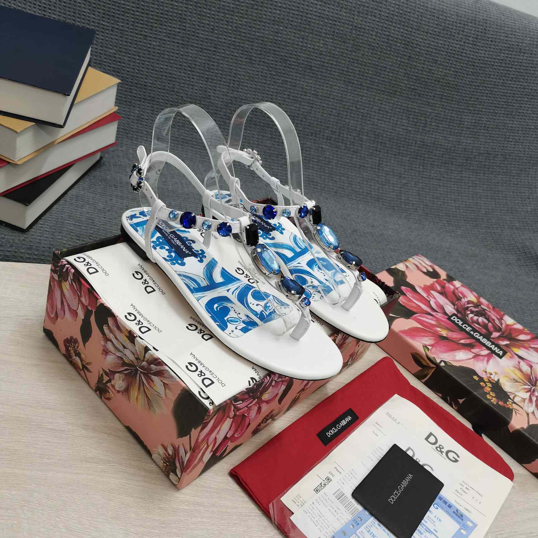 Dolce & Gabbana Patent Leather Thong Sandals With Embroidery - EUR FASHION