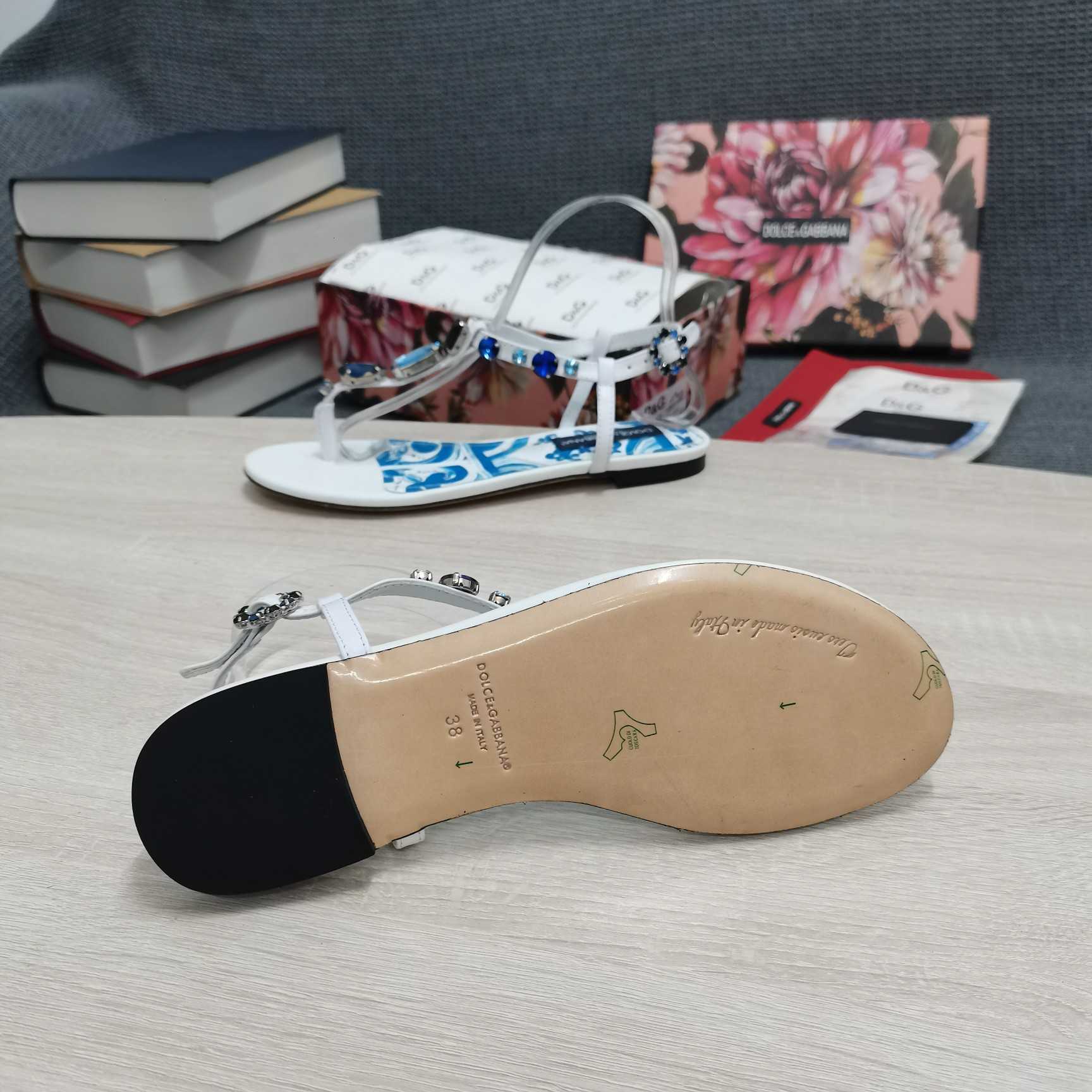 Dolce & Gabbana Patent Leather Thong Sandals With Embroidery - EUR FASHION