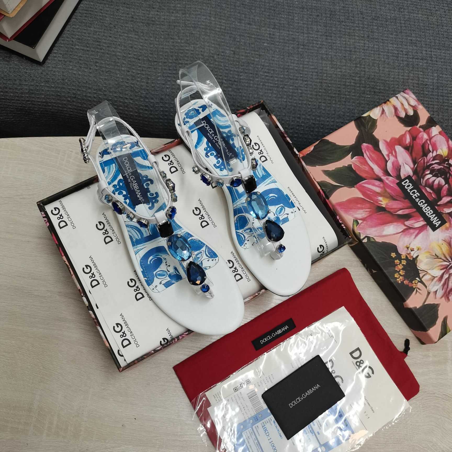 Dolce & Gabbana Patent Leather Thong Sandals With Embroidery - EUR FASHION