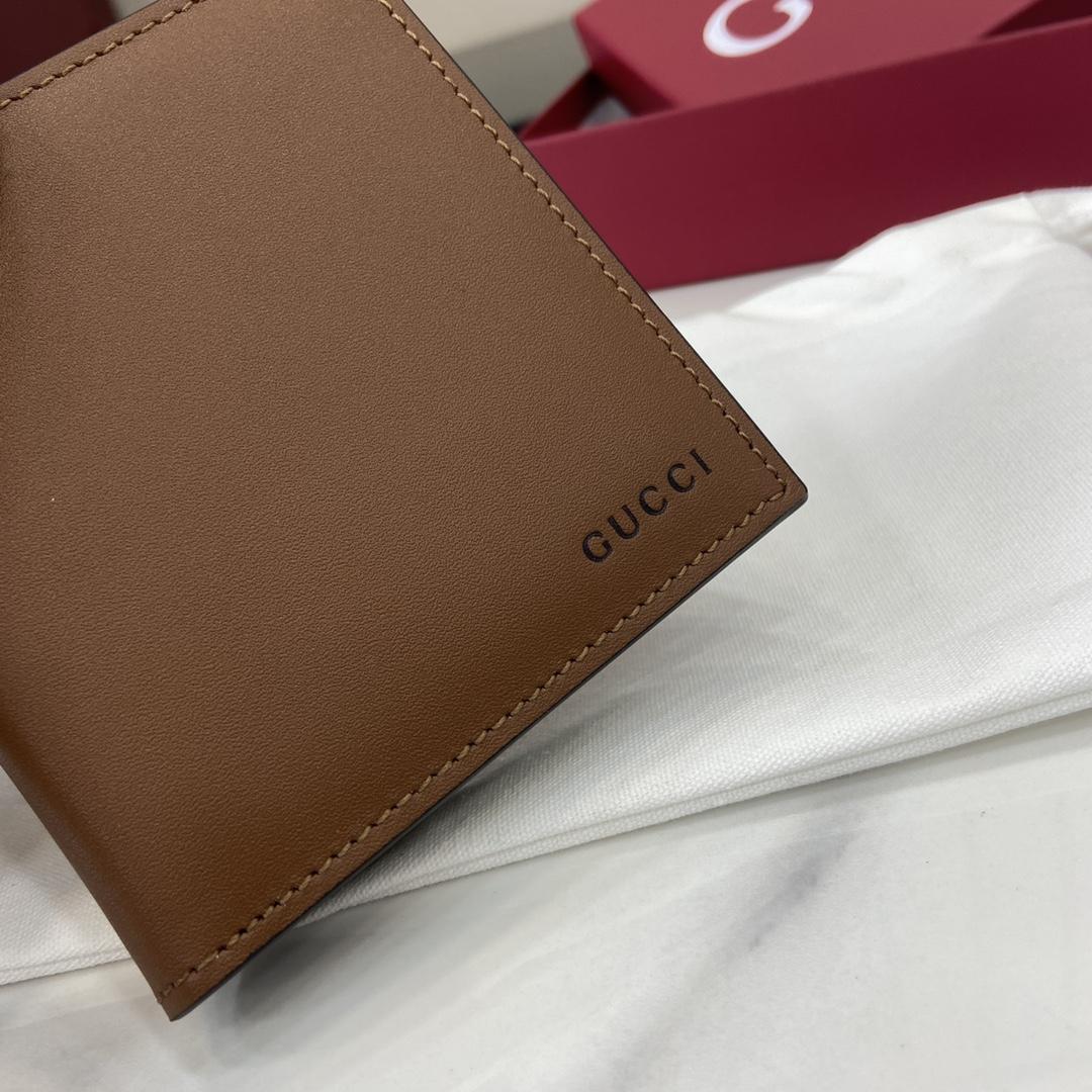 Gucci GG Emblem Bi-fold Embossed Wallet  - EUR FASHION