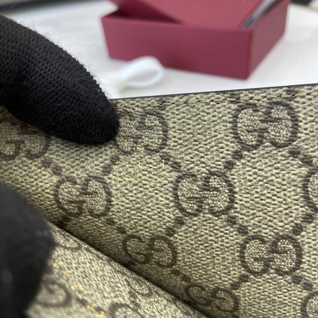 Gucci GG Emblem Embossed Card Case - EUR FASHION