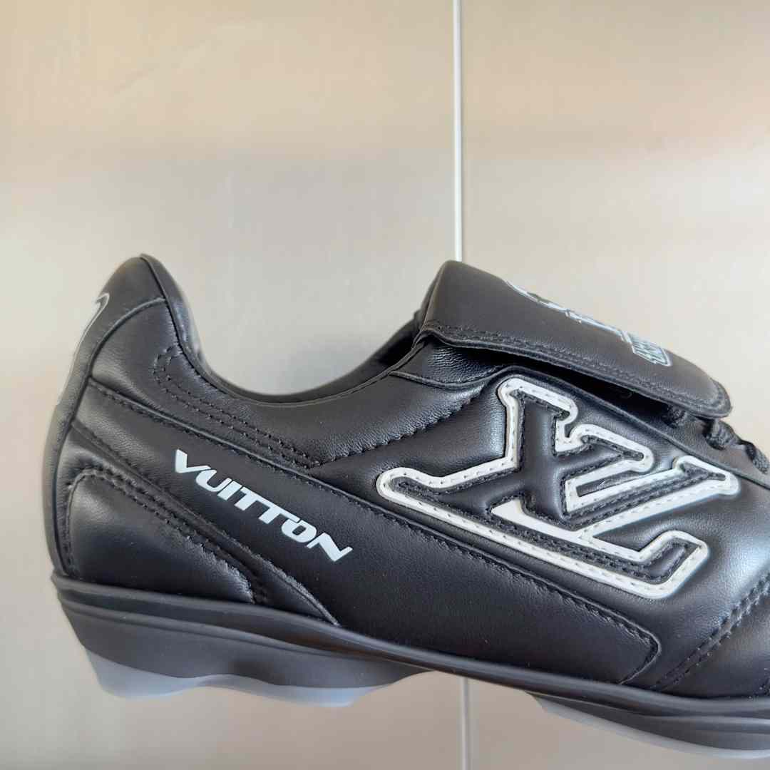 Louis Vuitton LV Footprint Soccer Sneaker   1AHAI1 - EUR FASHION