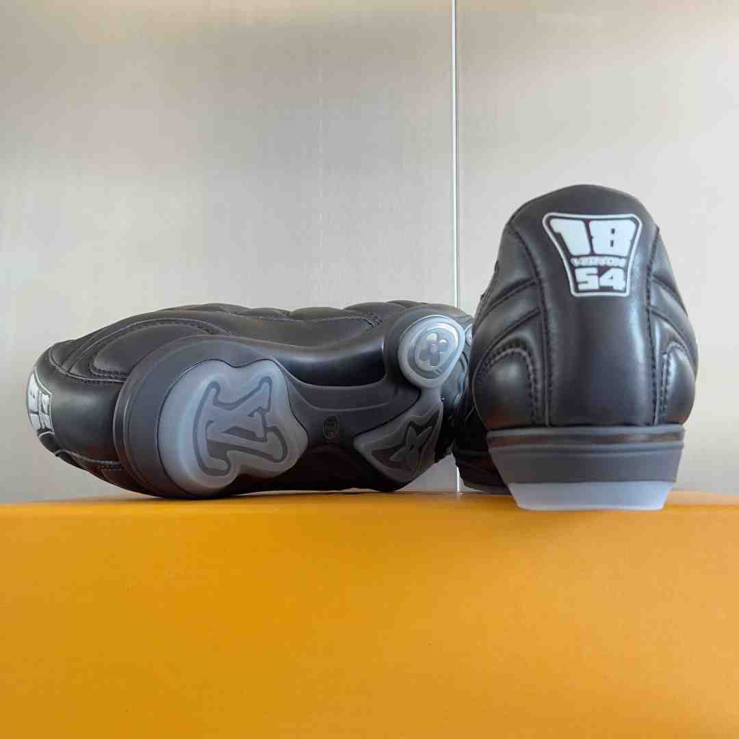Louis Vuitton LV Footprint Soccer Sneaker   1AHAI1 - EUR FASHION