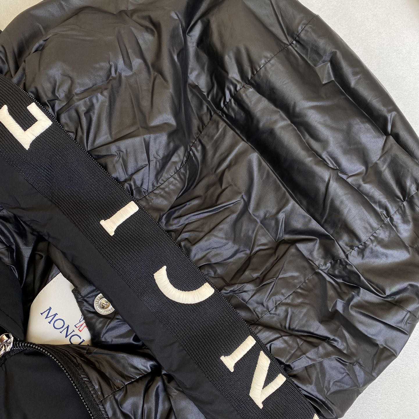 Moncler Logo Patch Zip-Up Jacket - EUR FASHION