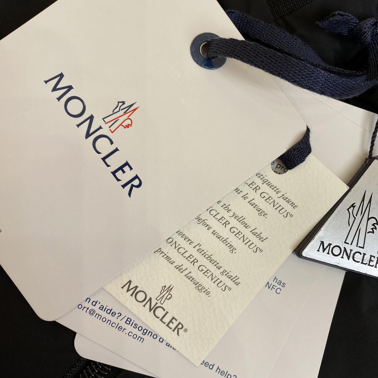 Moncler Logo Patch Zip-Up Jacket - EUR FASHION