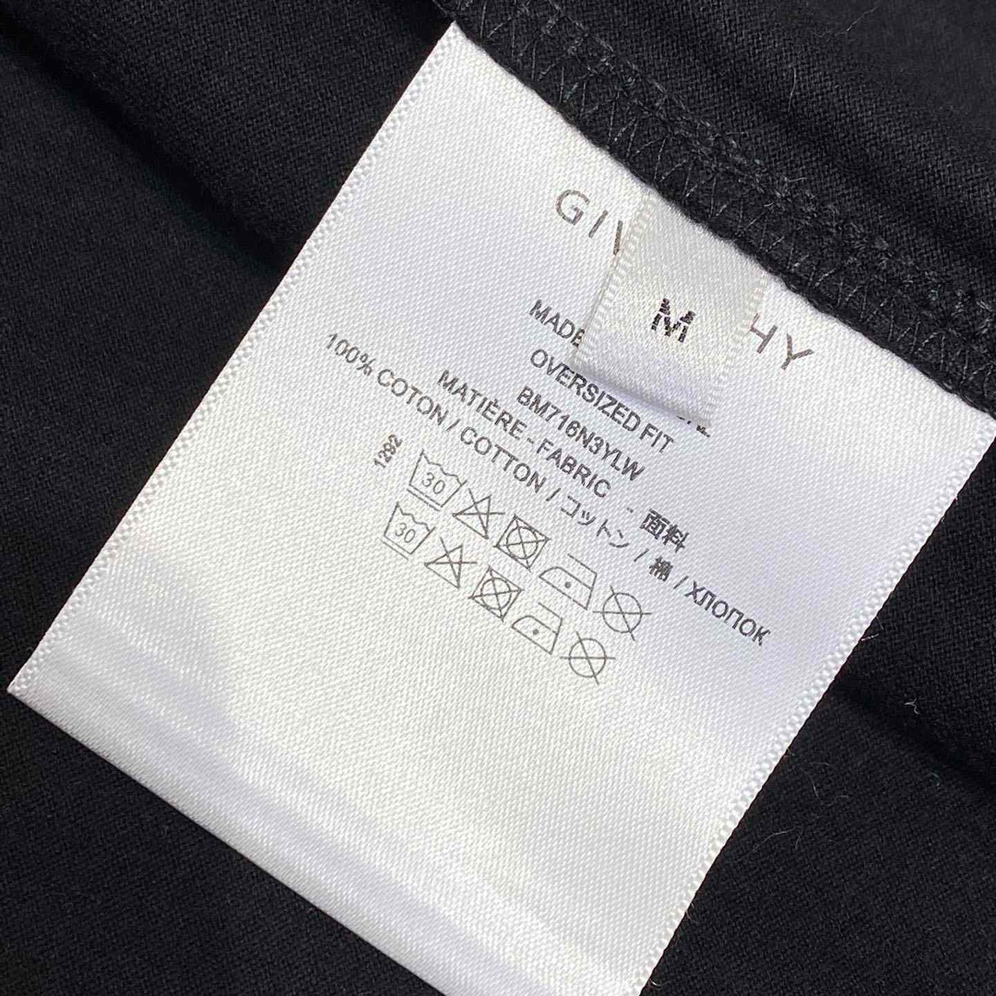 Givenchy T-shirt In Cotton With GIVENCHY Medallion - EUR FASHION