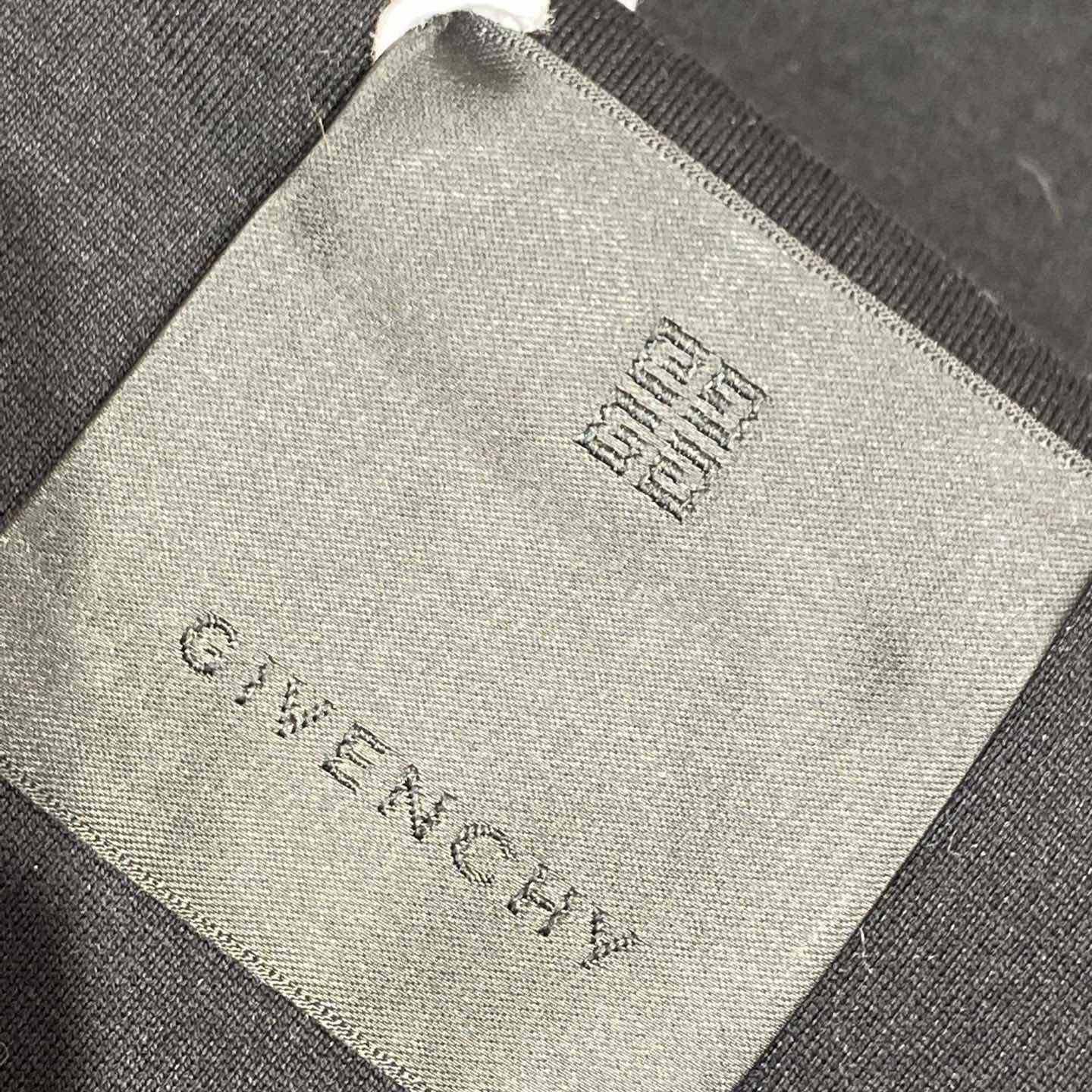 Givenchy T-shirt In Cotton With GIVENCHY Medallion - EUR FASHION