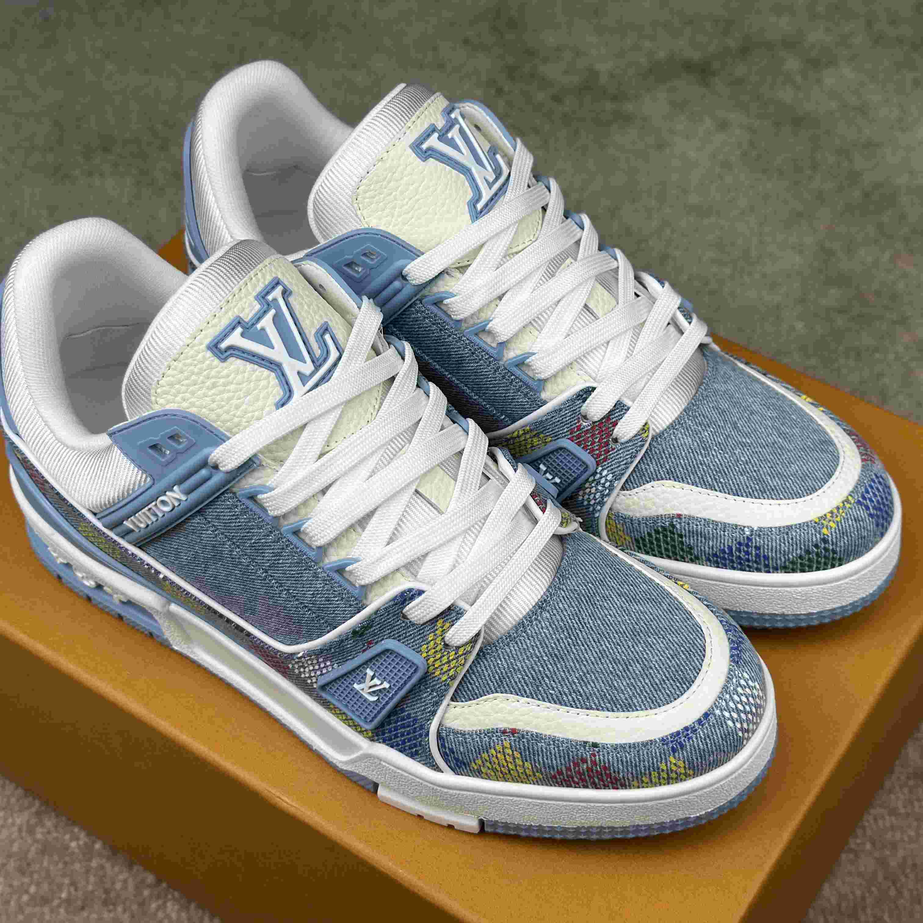 Louis Vuitton LV Trainer Sneaker       1AHCYF - EUR FASHION