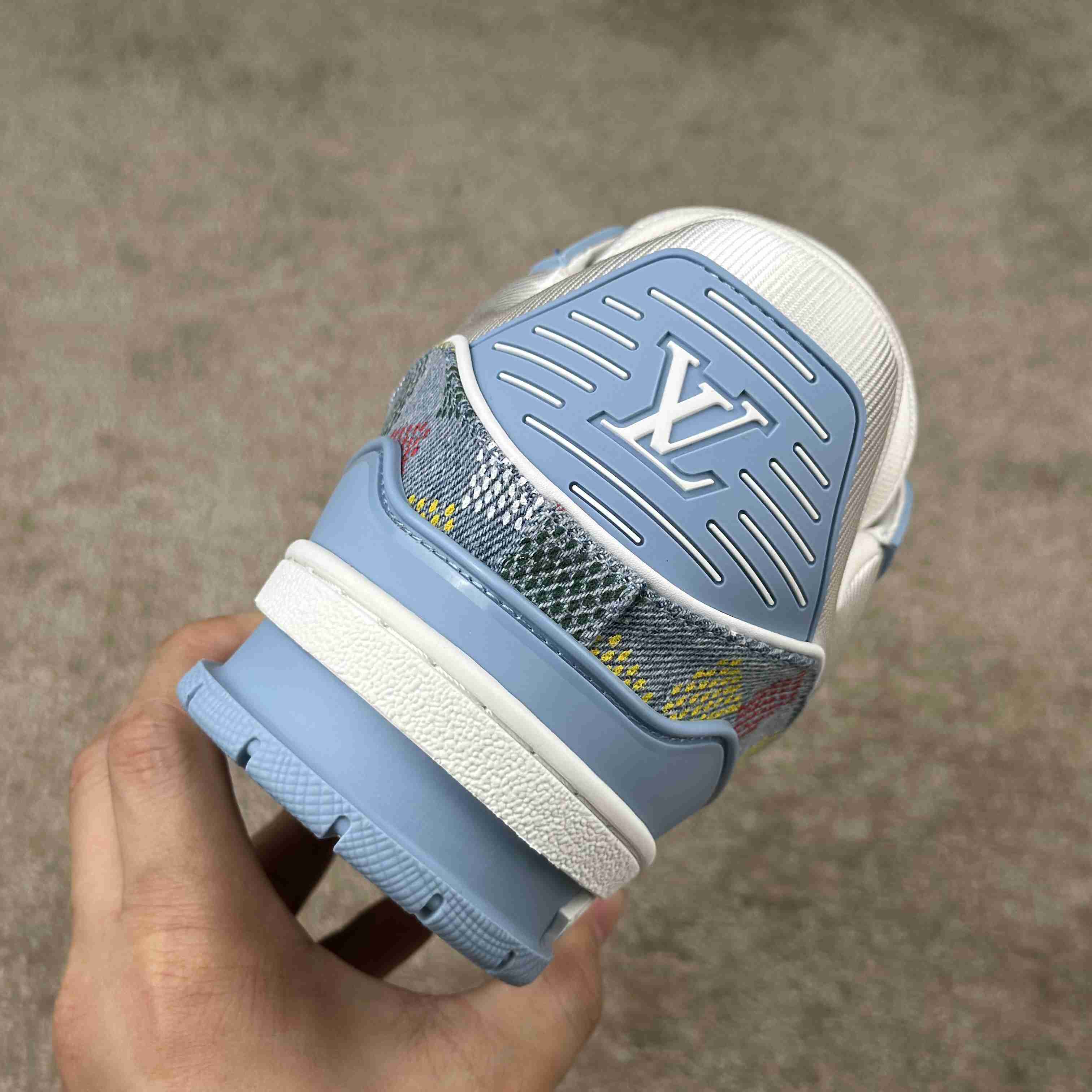 Louis Vuitton LV Trainer Sneaker       1AHCYF - EUR FASHION