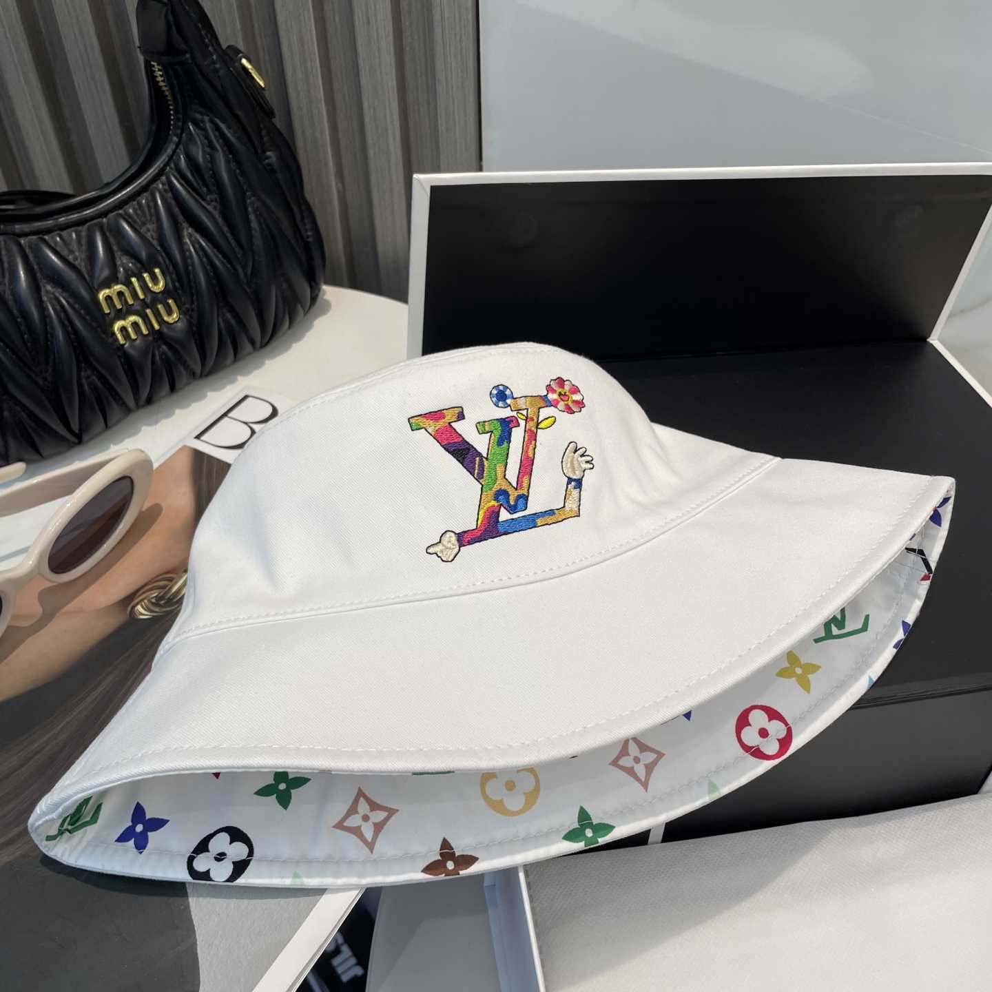 Louis Vuitton LV x TM Reversible Superflat Bucket Hat    - EUR FASHION