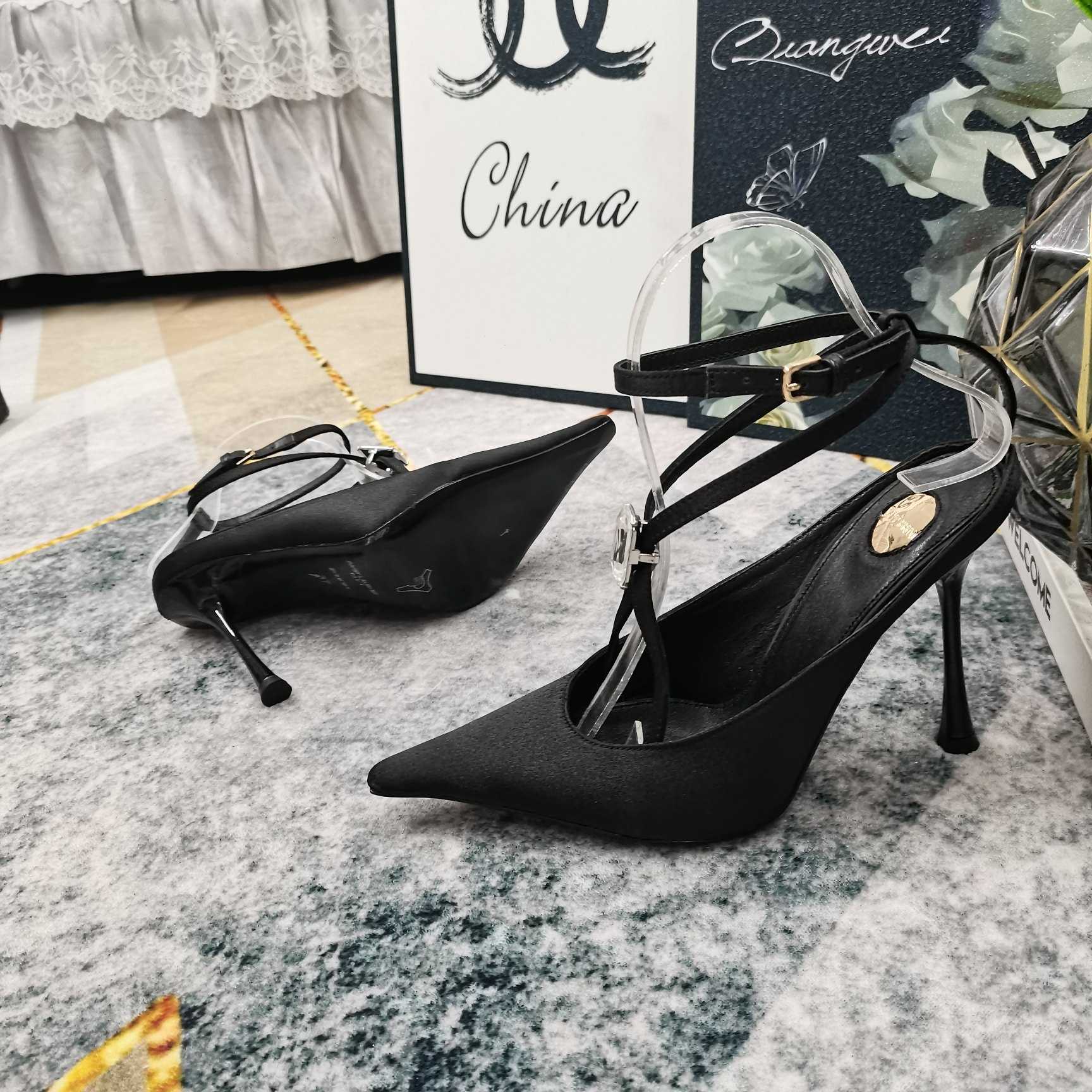 Saint Laurent Harlow Pumps In Satin Crepe And Crystals - EUR FASHION