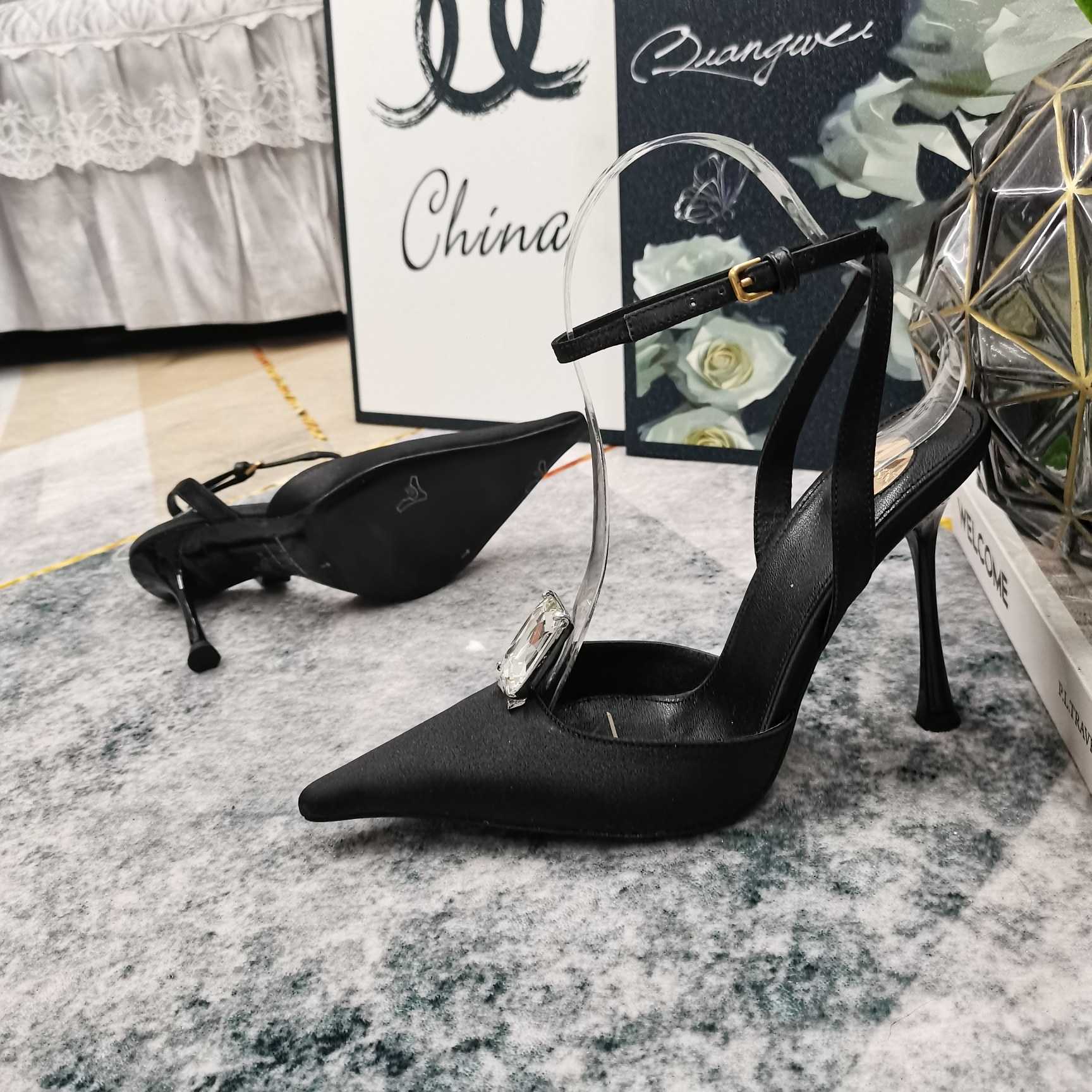 Saint Laurent Harlow Pumps In Satin Crepe And Crystals - EUR FASHION