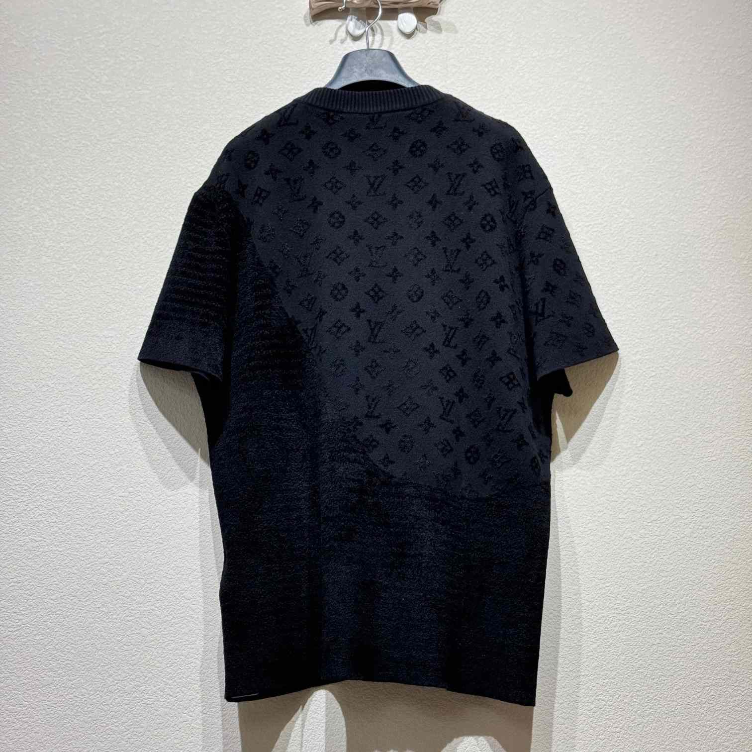 Louis Vuitton Graphic Jacquard Short-Sleeved Crewneck   1AHCMV - EUR FASHION