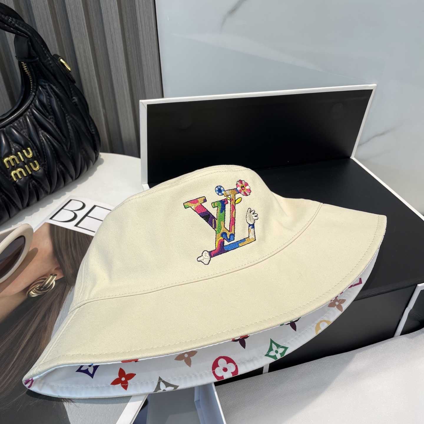 Louis Vuitton LV x TM Reversible Superflat Bucket Hat    - EUR FASHION