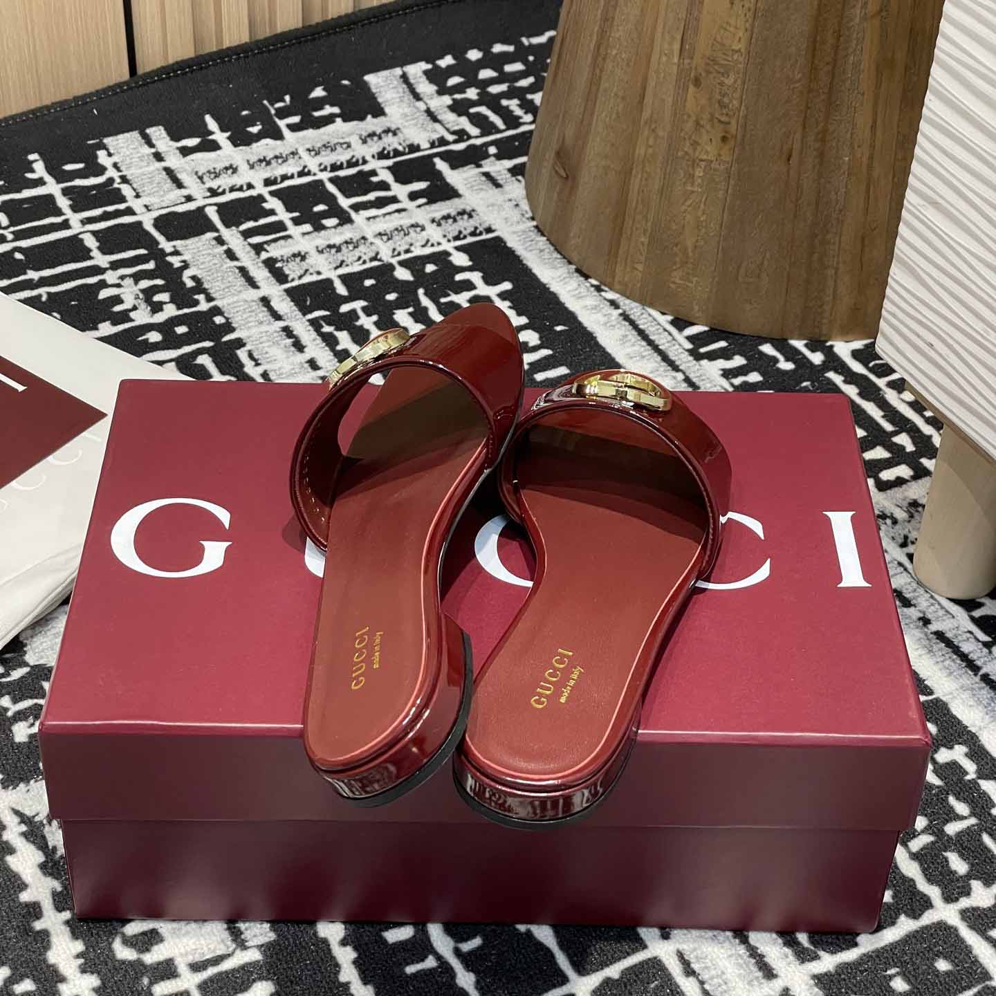Gucci Women's Round Interlocking G sandal - EUR FASHION