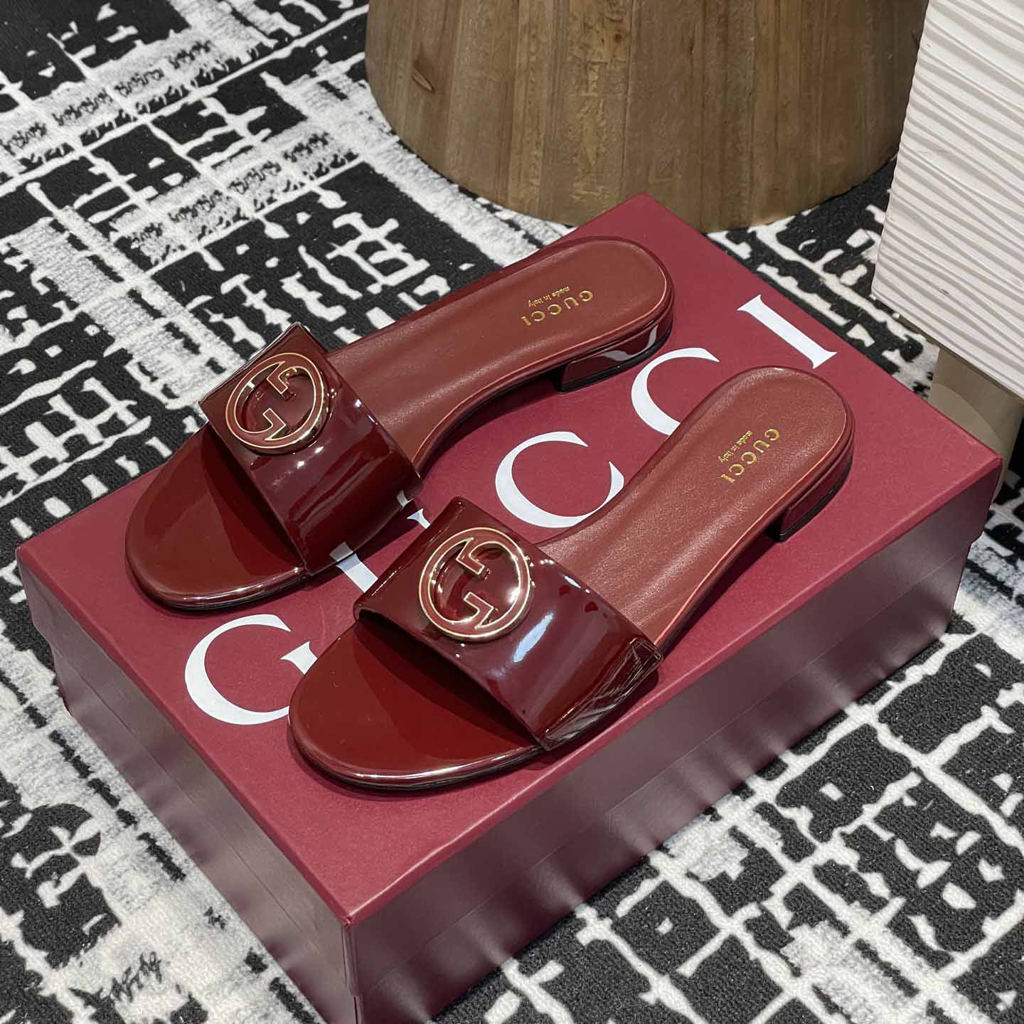 Gucci Women's Round Interlocking G sandal - EUR FASHION