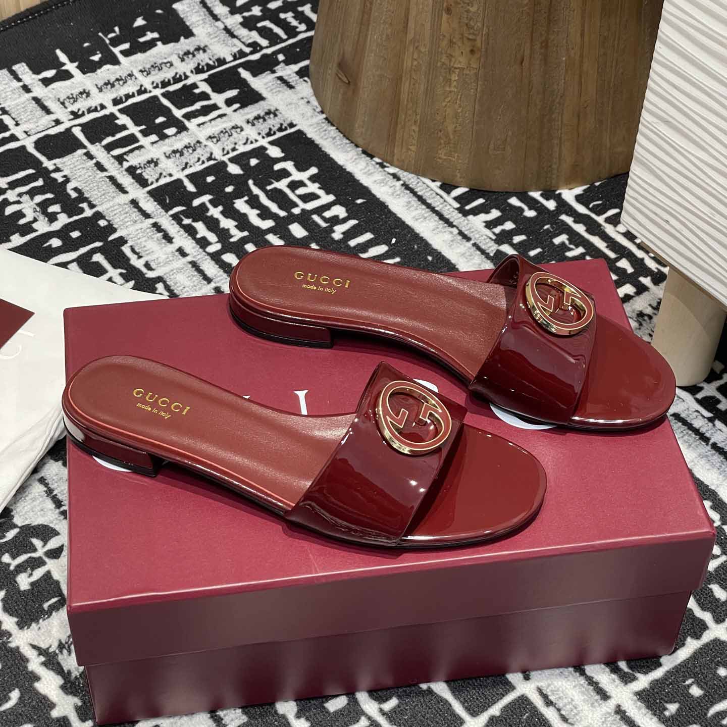 Gucci Women's Round Interlocking G sandal - EUR FASHION