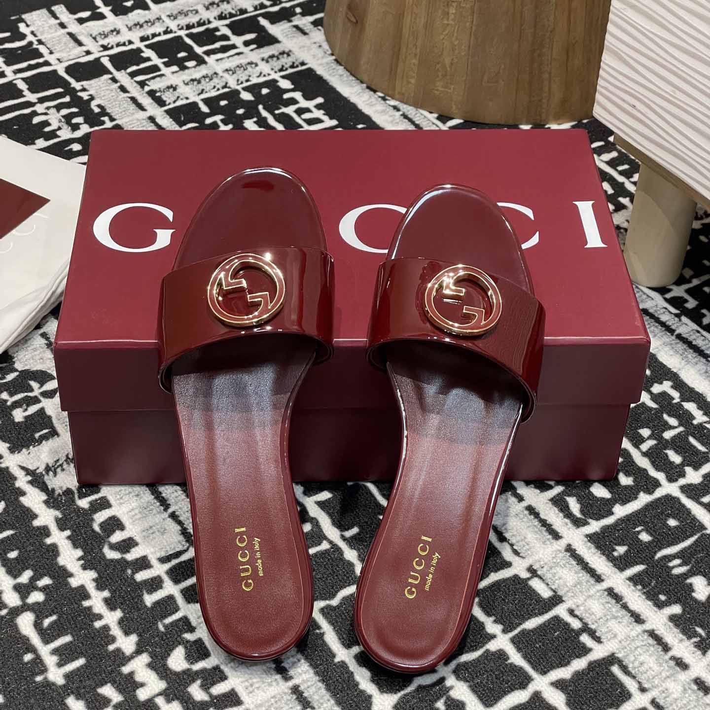Gucci Women's Round Interlocking G sandal - EUR FASHION