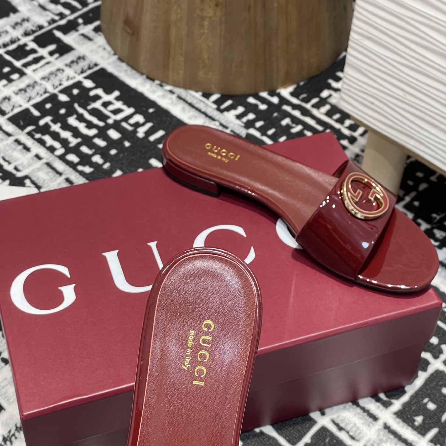 Gucci Women's Round Interlocking G sandal - EUR FASHION