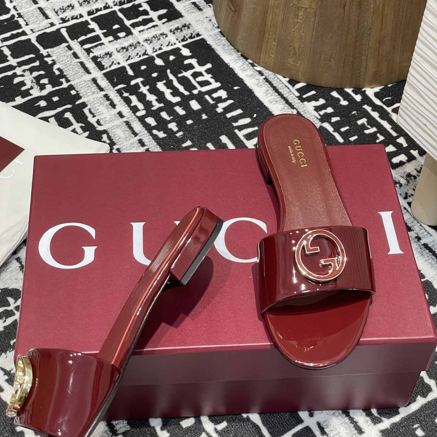Gucci Women's Round Interlocking G sandal - EUR FASHION