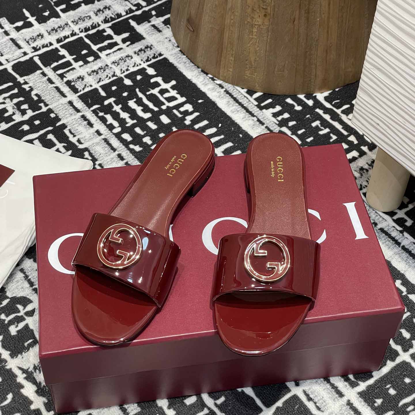 Gucci Women's Round Interlocking G sandal - EUR FASHION