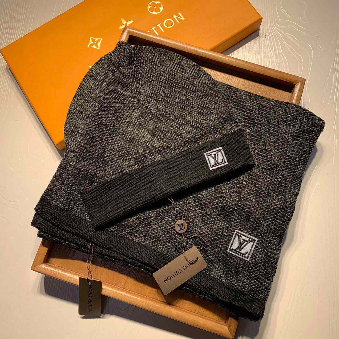 Louis Vuitton Beanie And Scarf  - EUR FASHION
