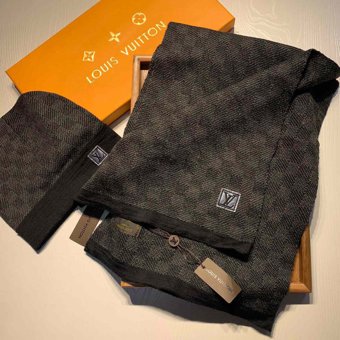Louis Vuitton Beanie And Scarf  - EUR FASHION