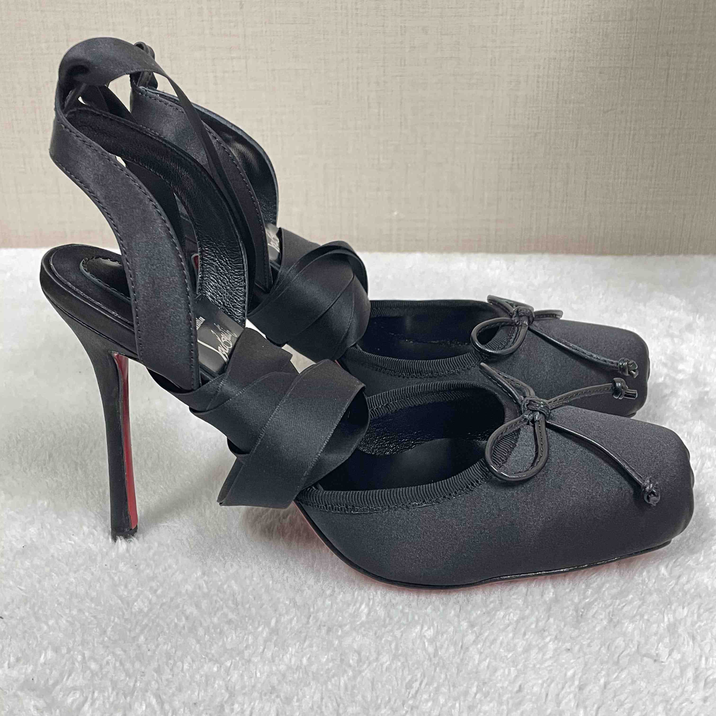 Christian Louboutin Cassia Lace-Up Slingback Pumps - EUR FASHION