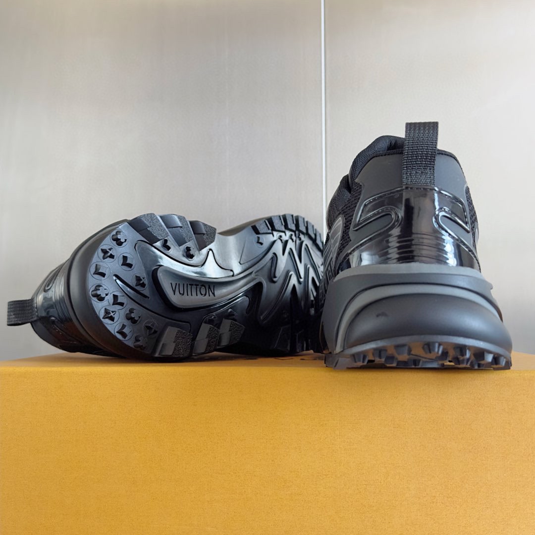 Louis Vuitton LV Runner Tatic Sneaker   1ADGZW - EUR FASHION