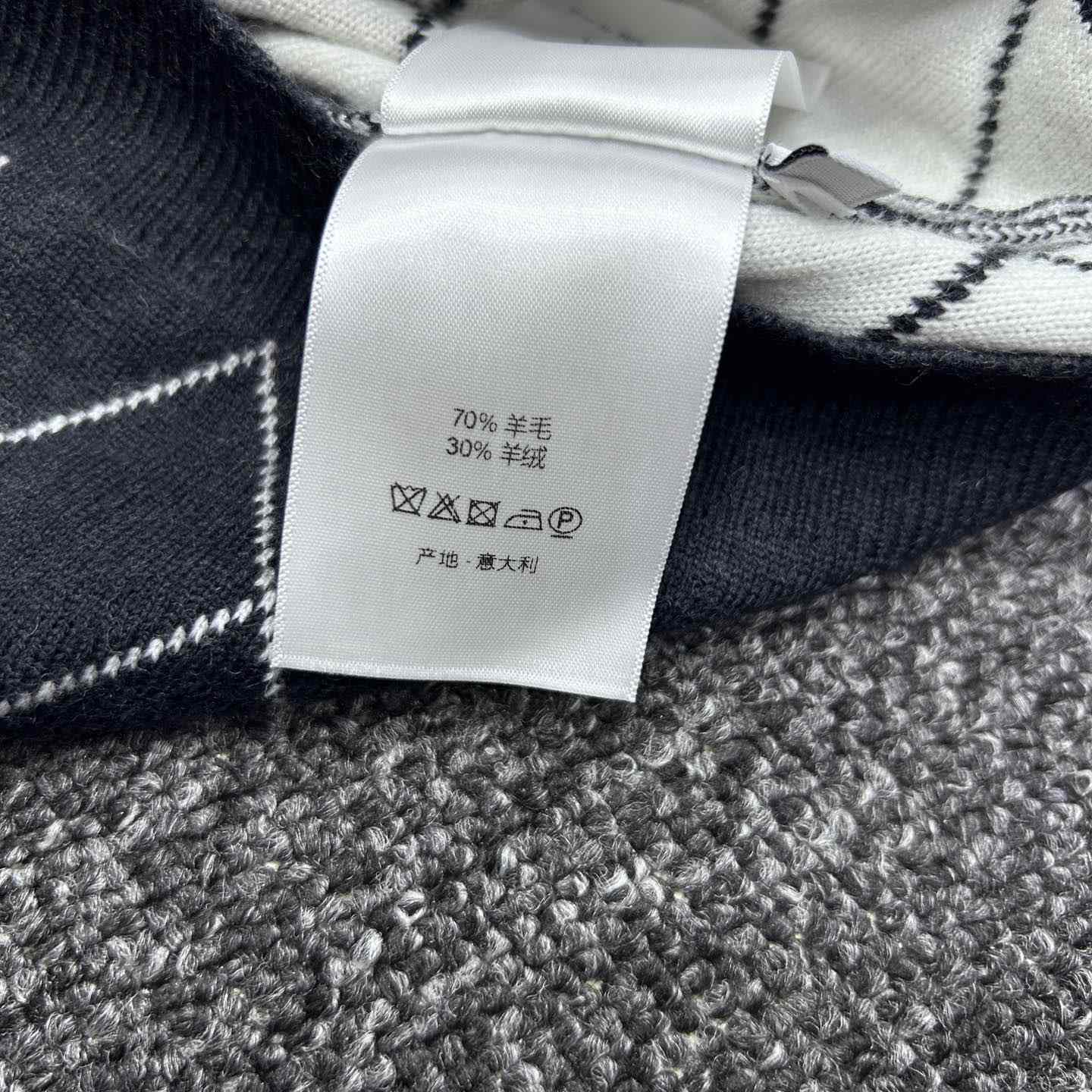 Dior Tied Collar Sweater  - EUR FASHION