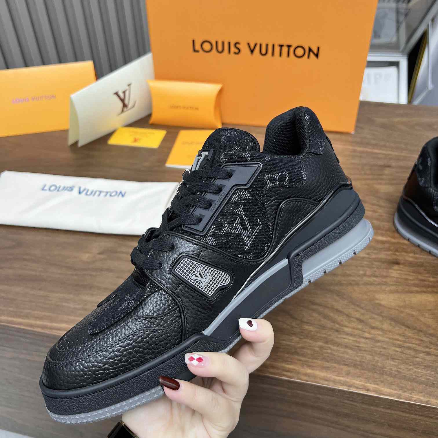 Louis Vuitton LV Trainer Sneaker    1A9IPP - EUR FASHION