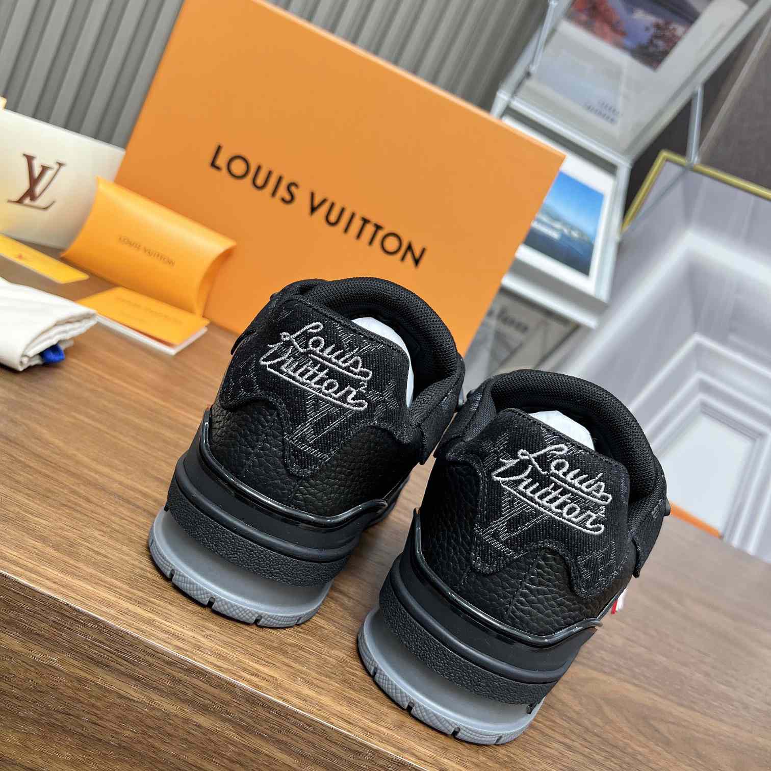 Louis Vuitton LV Trainer Sneaker    1A9IPP - EUR FASHION