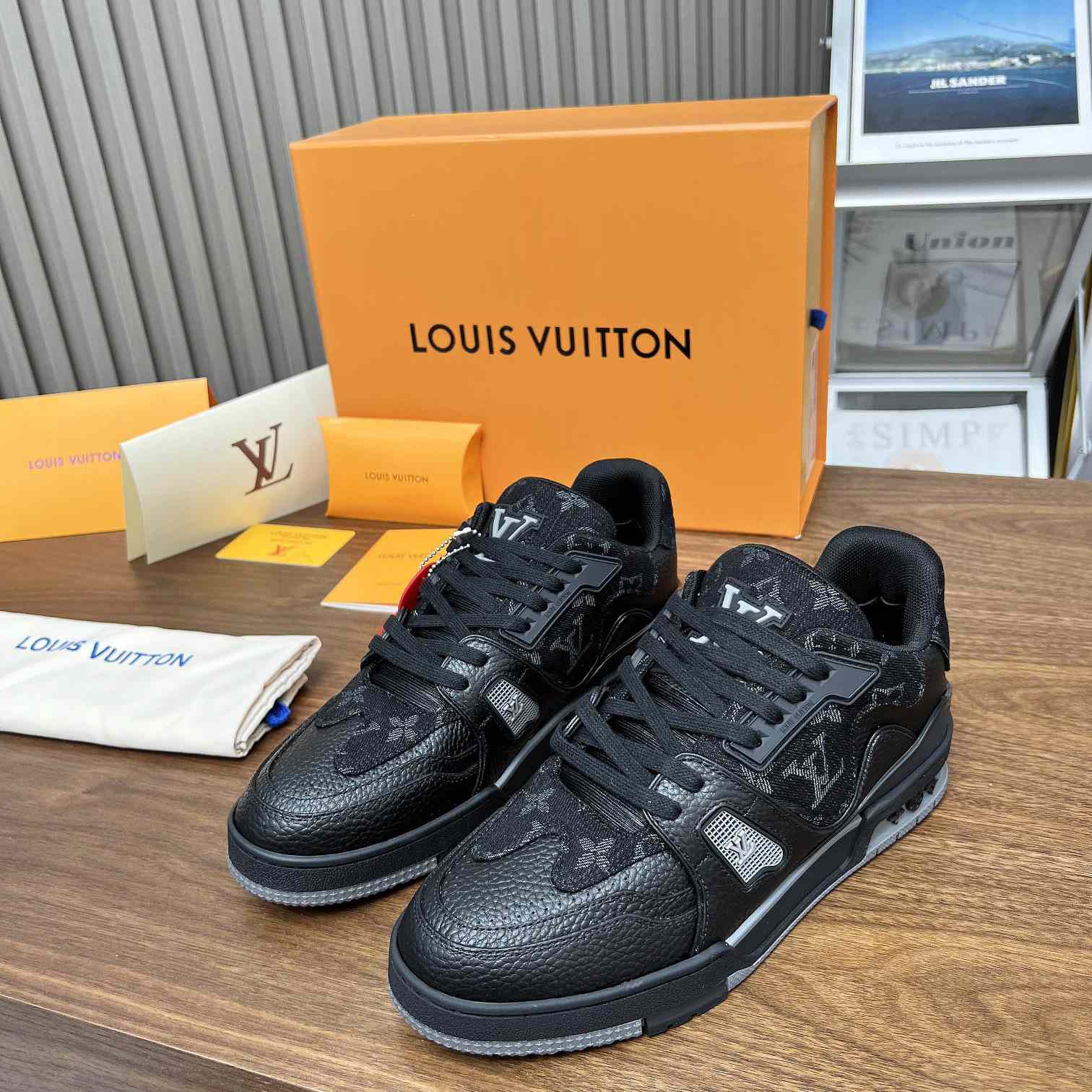 Louis Vuitton LV Trainer Sneaker    1A9IPP - EUR FASHION
