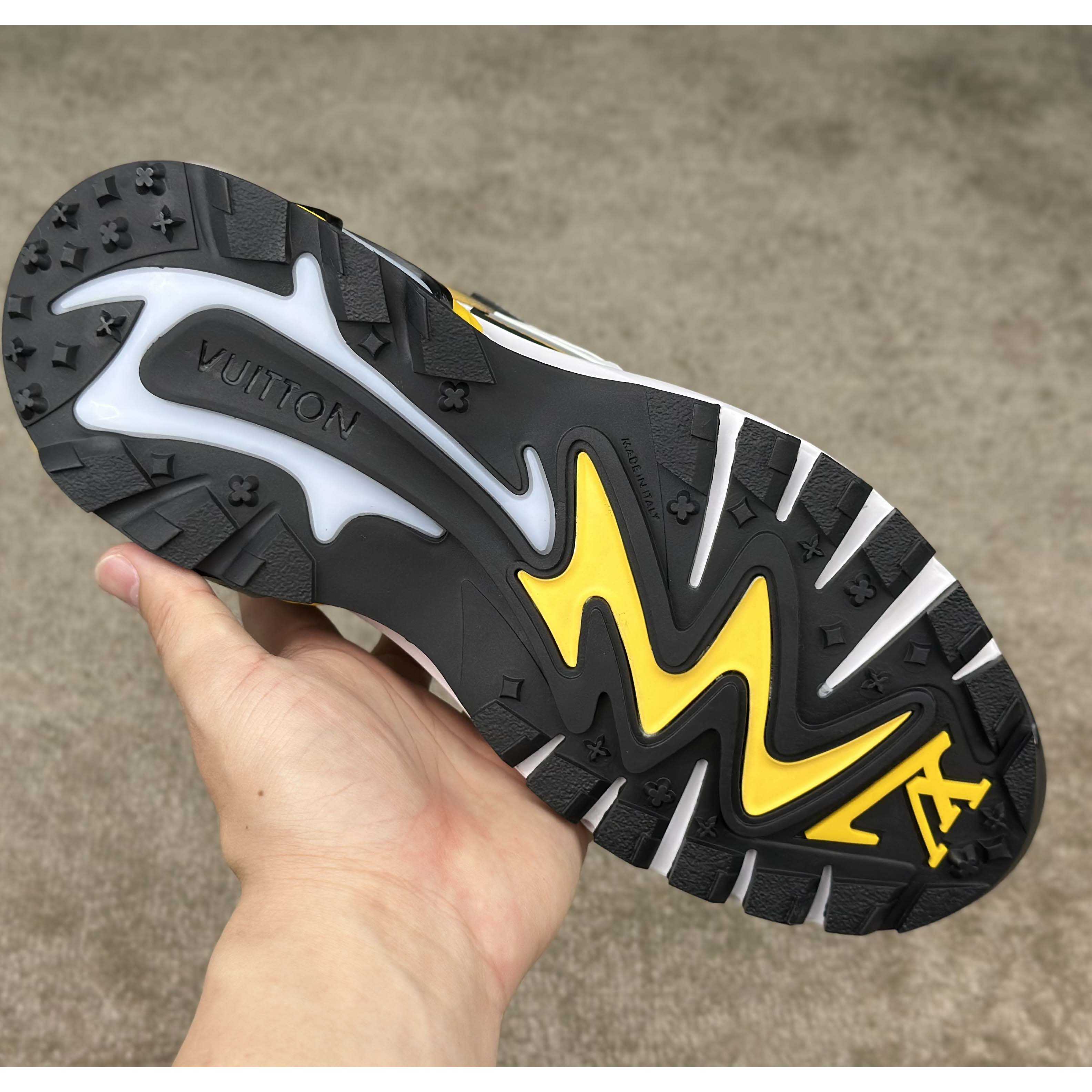 Louis Vuitton LV Runner Tatic Sneaker  1ADI77 - EUR FASHION